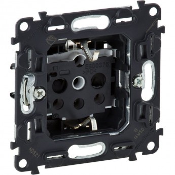 Силовая розетка LEGRAND Valena IN'MATIC 2К+З 16А 250В с защитными шторками винтовые зажимы