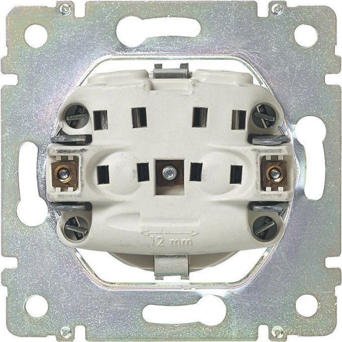 Силовая розетка LEGRAND Valena 2К+3 с защитными шторками автоматические клеммы 10/16 А 230/250 В слоновая кость 774122