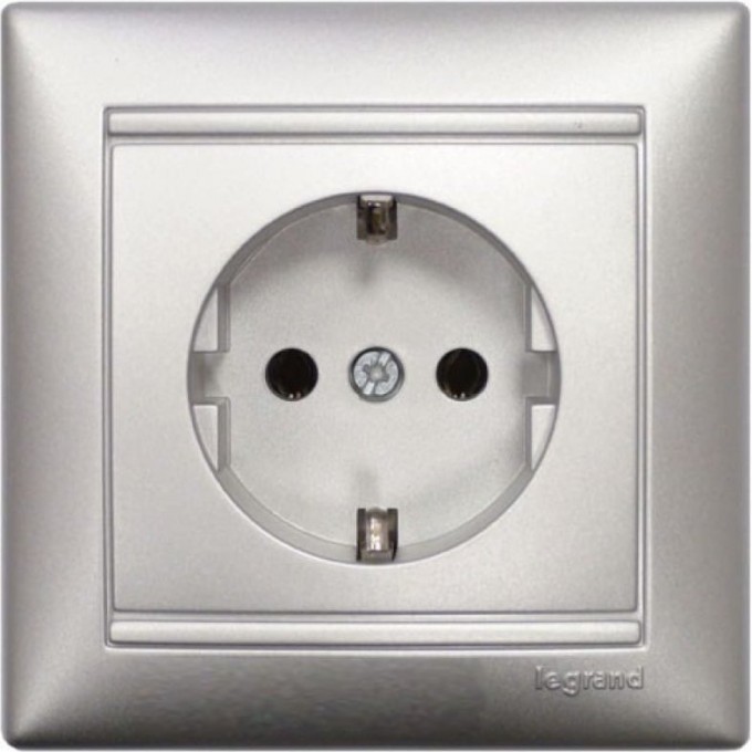 Силовая розетка LEGRAND Valena 2К+3 укоплектованная на винтах 10/16 А 230/250 В алюминий 770123